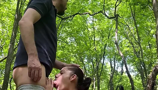 Utangaç Orta Yaşlı Seksi Kadın açık Havada Anal!!