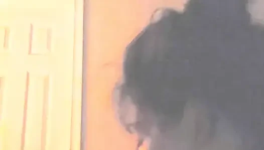 En ateşli orta yaşlı seksi kadınla başka bir harika sakso, yüz sikişi, gırtlağına kadar alma ve ağzına boşalma videosu