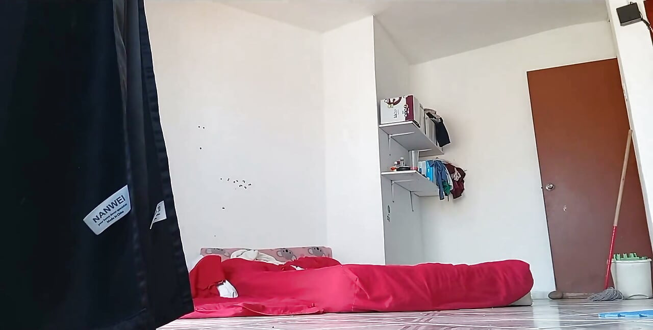 Meine schwiegermutter fragte mich, ob sie mein zimmer putzen könnte