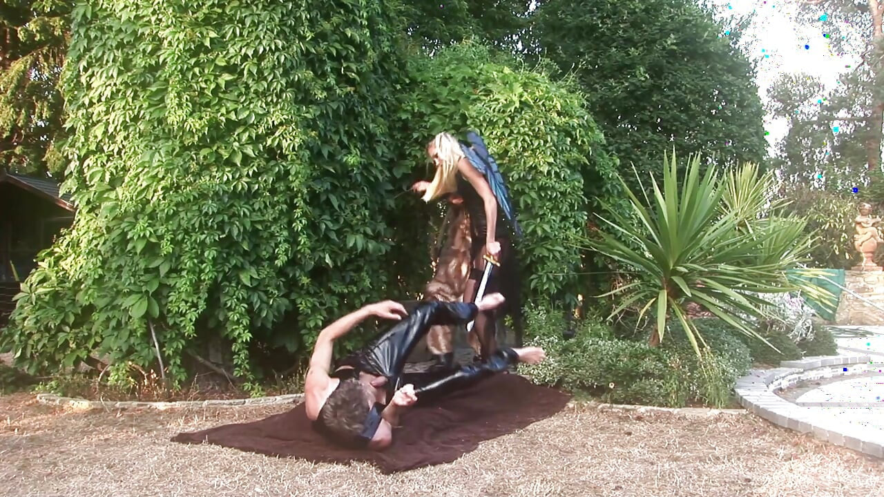 コスプレダブル3p屋外と2人の痴女、1人ずつ