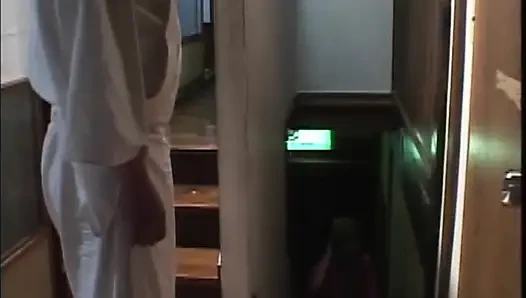 P128G07 sore yang cabul sama pendeta kepala kuil dan istri kedua yang seksi!