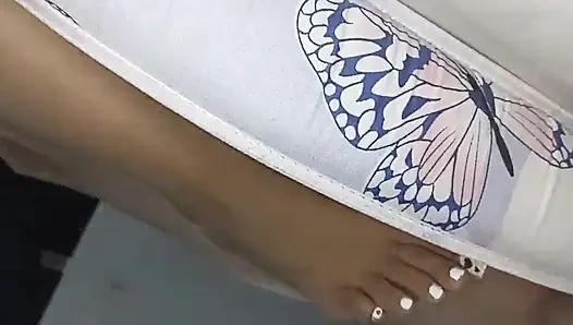 Kolumbianische freundin, die ich im Bus getroffen habe, ging verloren und ich half ihr, zu ihrem zielort zu kommen und als Dankeschön gab sie mir ihren benutzten arsch