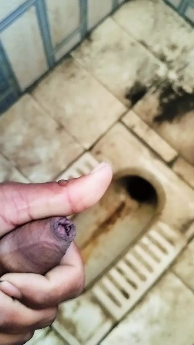 Desi HANDJOB in Bathroom