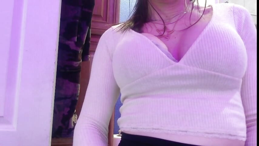 Zoey Portland Pornstar Playing with Her Pussy in the Bathroom Before Court
