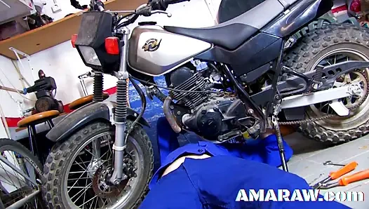 Alina rose si cewek rambut cokelat dengan toket kecil bikin pria itu crot dan crot di mukanya