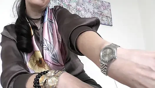 С звуком моих Часов, я приведу тебя к кульминации! Леди Виктория Валенте