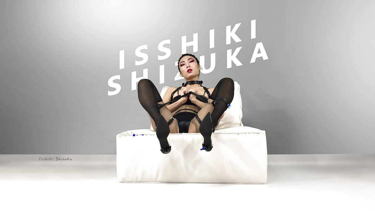 She enjoys exercising while wearing stockings-Isshiki Shizuka 02