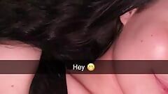18 -jarige slet bedriegt haar vriendje op snapchat met zijn stiefbroer en wordt gecreampied terwijl ze haar cuckold sext