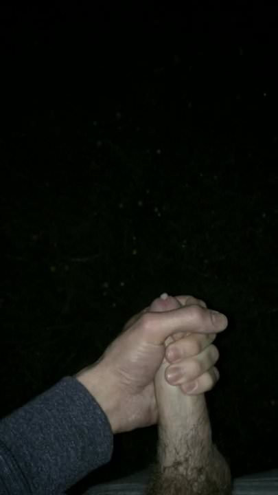 ゲイ少年が屋外でしごく