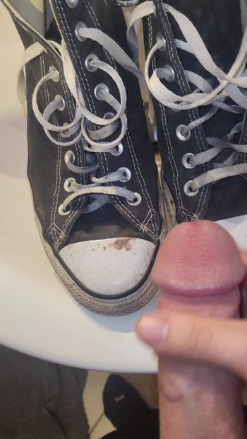 Converse Chucks of girlfriend jerking off