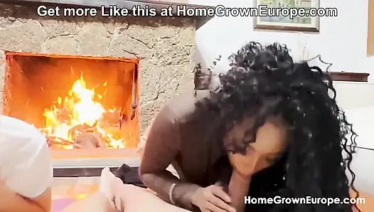 Ты можешь снимать на видео, но просто никому не показывай! Подружки в домашнем любительском видео от первого лица