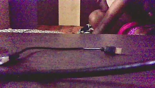 Pasangan desi berhubungan seks di kamar