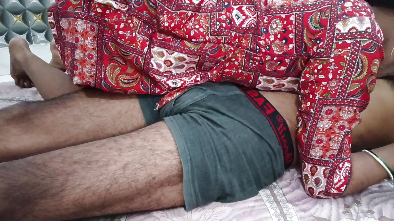 Desi Bhabhi szenvedélyes szopás és orális szex - igazi házi készítésű