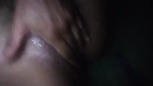 Ich berühre mich selbst unter der dusche, allein zu hause