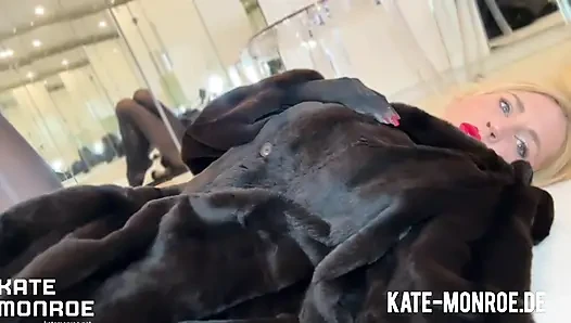 NYLON & PELZ ASMR von Kate Monroe