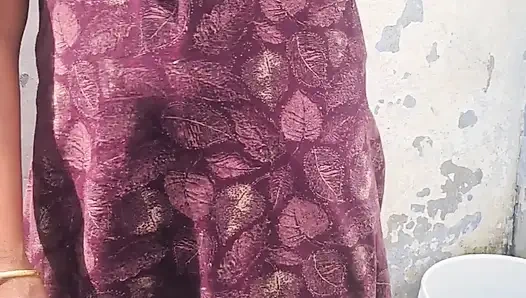 Tamil aunty kuliyal ( bathing )