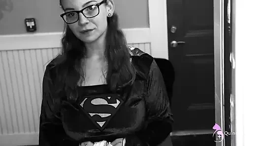 Amy Quinn - hadiah halloween yang berbeda