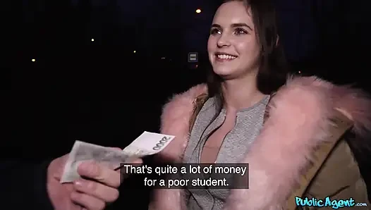 Агент - 20-летняя студентка Taylee Wood светит ее большими сиськами
