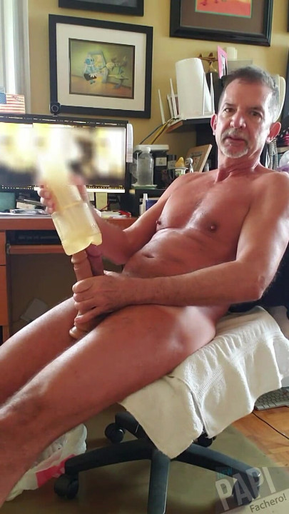 Zapanjujući trenutak iz "Kako želim napnijeti naše debele zajedno i dvostruko prodrijeti u moj FleshLight"