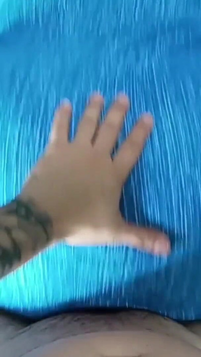 Un momento da condividere "Ho trovato la mia amica a registrare un video per il suo ragazzo e il suo enorme culo mi ha sedotto così tanto che io"