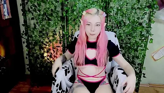 Ahegao Elf показывает ступни