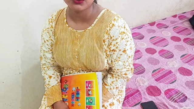 Teen 18 year young hottie who has never had sex seduced and fucked her in doggy style in clear Hindi voice