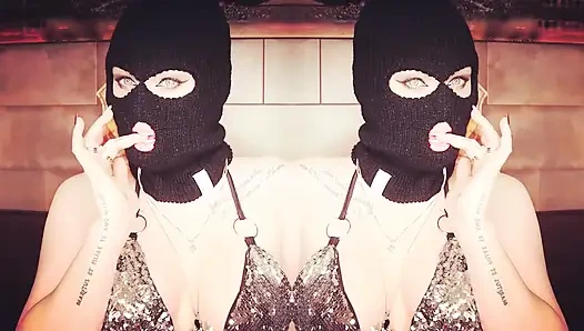 Güzel dudaklı seksi gangsterler tarafından ev sahipliği yapıyor!