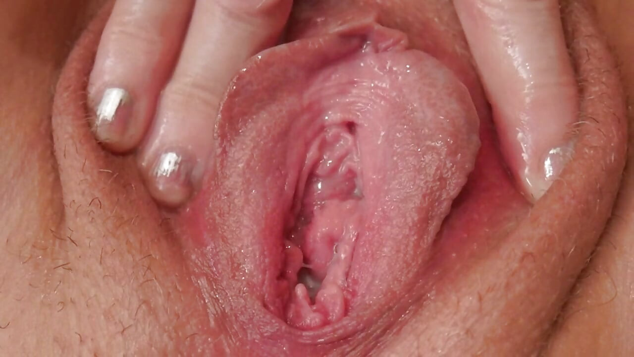 Teach stepmom how to fist her cunt