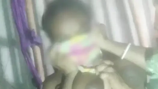 Индиец с большими книгами