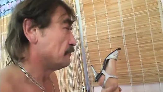 Gadis remaja nakal ini dientot habis-habisan sampai mengerang keenakan