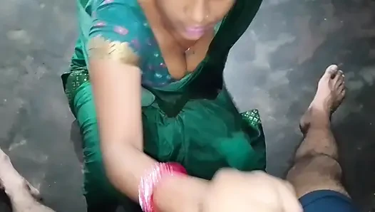 Sister-in-law in the kitchen, sister-in-law took out the water of the brother-in-law's land, showing big boobs with her hands Hindi audio.
