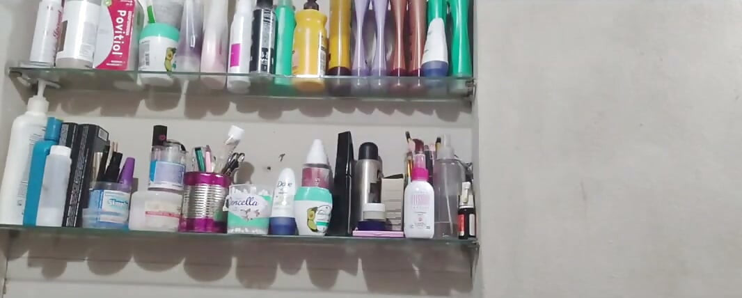 隱形眼鏡 我戴上這些隱形眼鏡後，鼻子過敏開始打噴嚏