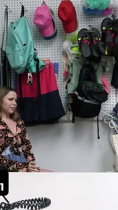 Shoplyfter - gagică drăguță, dar obraznică Alina West își oferă pizda suculentă ofițerului pervers pentru a evita amenda | Clip 1