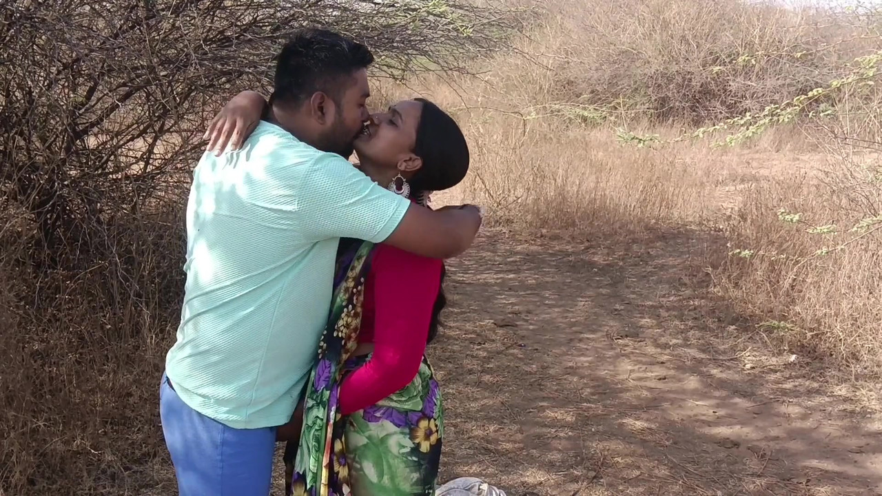 Desi indian Marathi kavita Vahini cheating on husband in saree in jungle