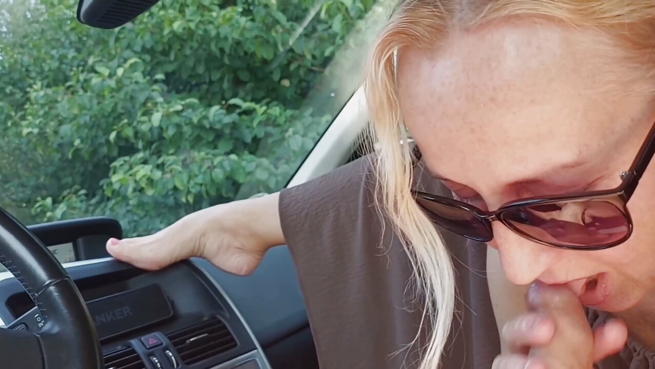 Moden blond kone nyter daglig sex