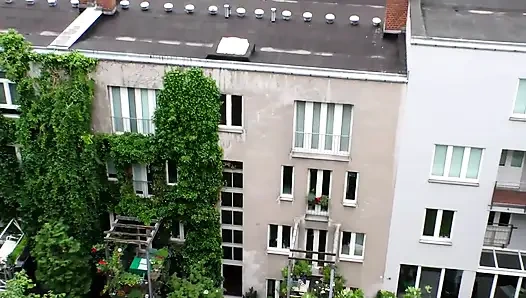 Pelacur seksi rambut pirang pengen dientot sama cowok berondong