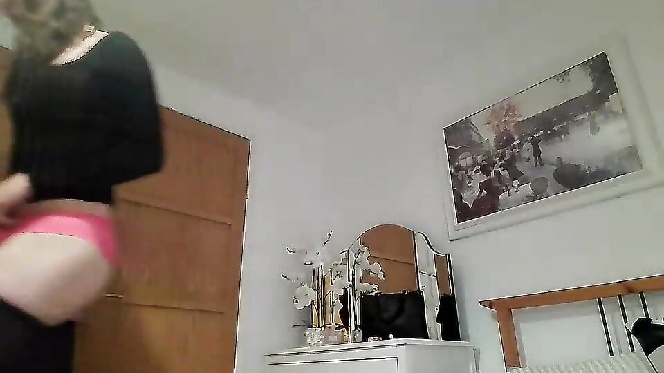 Mariquita crossdresser traga su semen