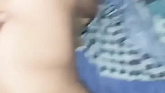 Dengan babysitter ketika istriku keluar