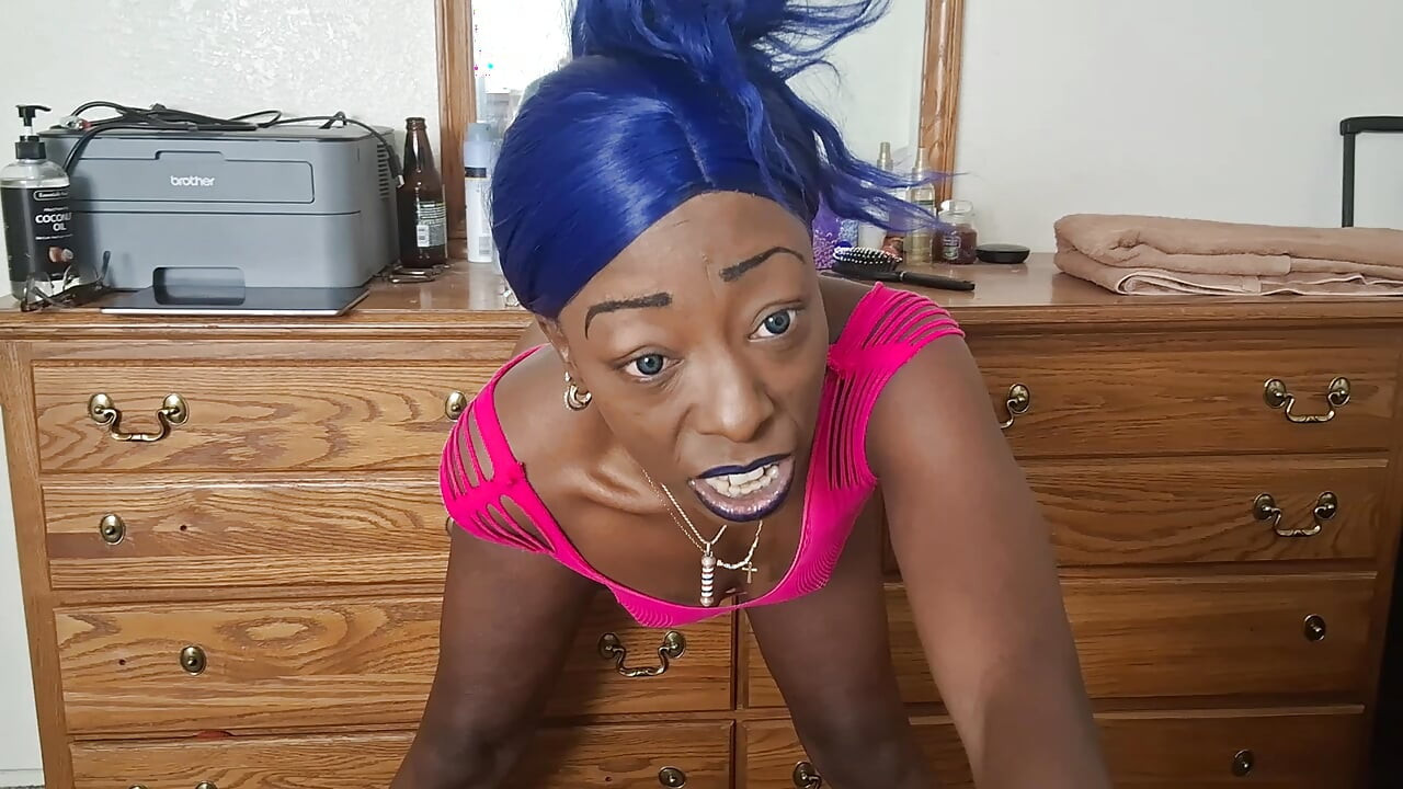 BLU Nastie verlangt ein richtiges fotzenlecken