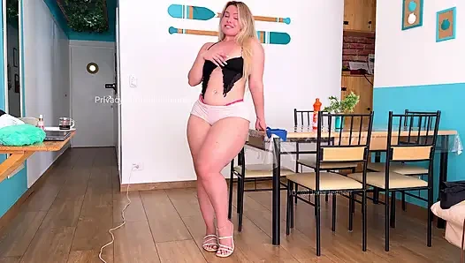 Masamı temizliyorum!