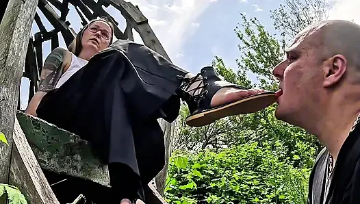 Worship Your Mistress’s Feet
