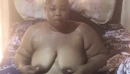 Tracy lagi siap-siap untuk ngentot memek aduhainya