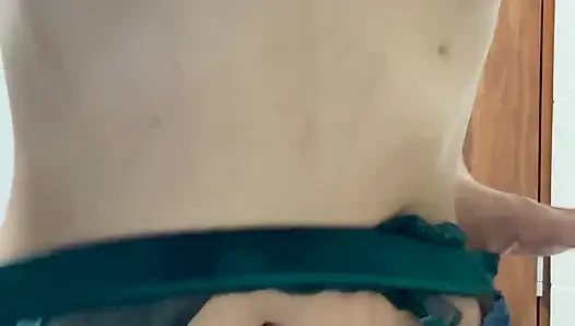 Kakak Tiri Mengirimi Saya Video Dengan Piyama Masturbasi