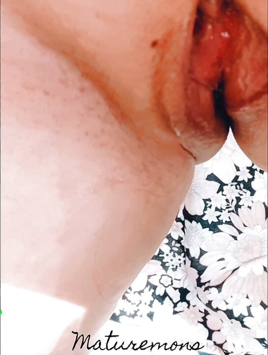 Horny west aussie displays gaping cunt by the side of the road