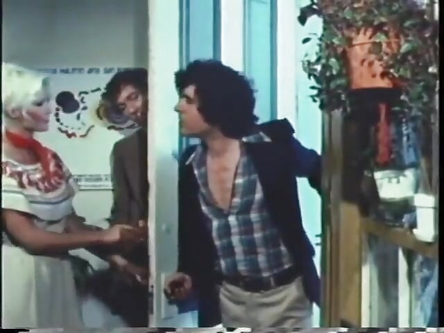 Vintage porno threesome with slut getting banged and creamed by two guys