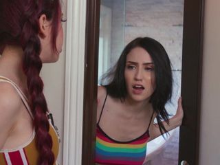 Steplesbians - meia-irmã adolescente lambendo buceta na banheira