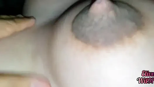 XXX Desi, meine stiefnieze, lässt mich mit ihrer muschi spielen, wenn sie zu besuch kommt, sie geht auf mein bett