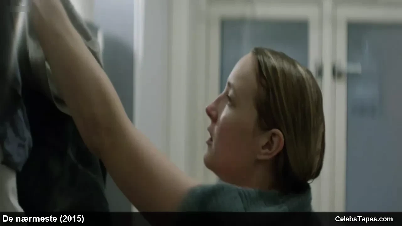 Ine Marie Wilmann裸体和粗暴性爱电影场景