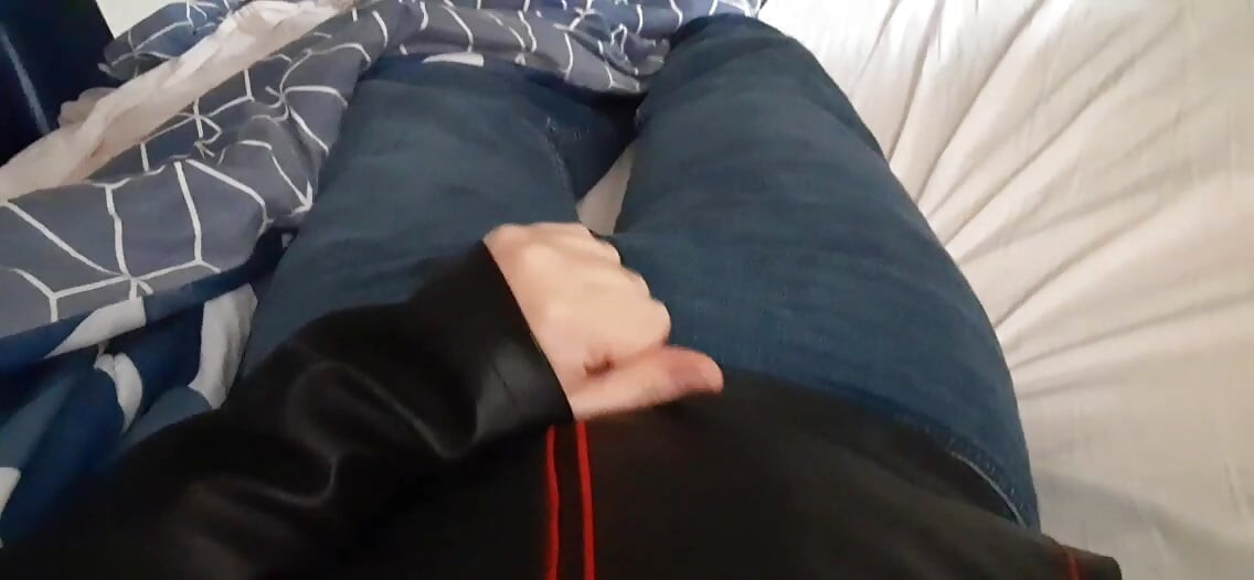 i u novoj motorističkoj jakni