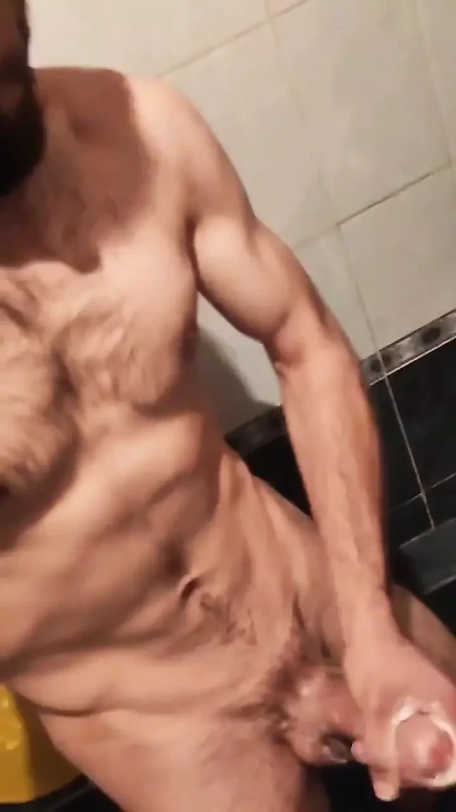 Horny Turk Is Jerking off Hardly